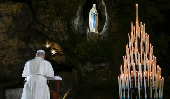 Papstbesuch in Lourdes: Ein Ort der Heilung und Vergebung