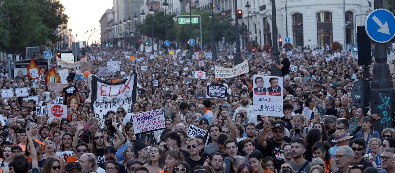 Zehntausende protestieren in Madrid gegen Wohnungsnot