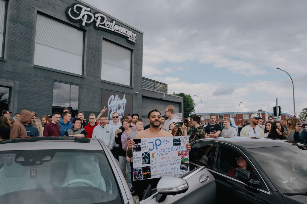 Gewaltvorwürfe gegen Auto-Influencer