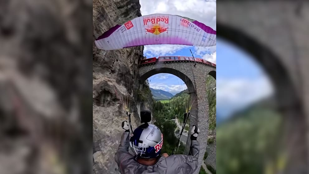 Gleitschirmflug durch Landwasserviadukt