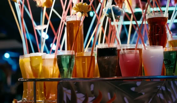 Alkohol und Sicherheit auf Jugendreisen