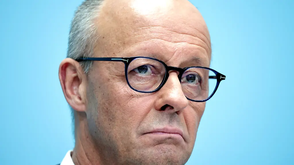Umstrittene Führungsposition von Friedrich Merz: Umfrageergebnisse und Auswirkungen