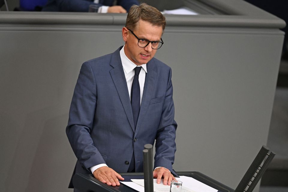 Pflegesystem unter Druck: Strukturkommission versus Reformen