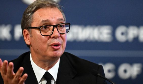 Vor Parlamentswahl: Serbiens Präsident Vucic tritt zurück