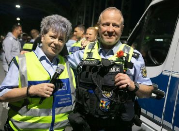 Polizei tanzt auf der Wiesn: Eine ungewöhnliche Sicherheitsstrategie