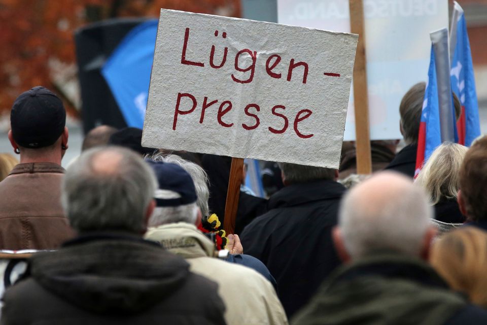 Die Herausforderung der Realitätsverzerrung durch AfD-Anhänger