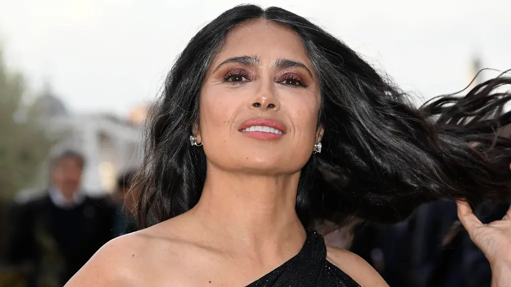Salma Hayek beeindruckt mit 60 Jahren ohne Bikini