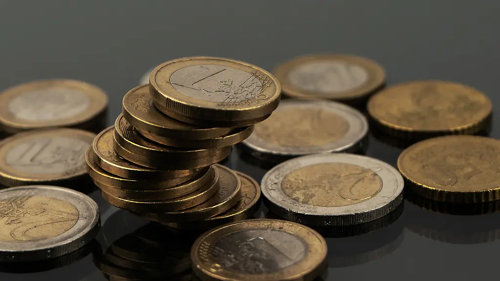 Vergleich zwischen Tagesgeld und Aktien: Vor- und Nachteile