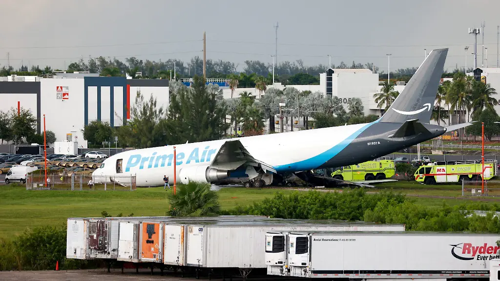 Fünf Tote bei Unfall von Amazon-Frachtflugzeug in Miami
