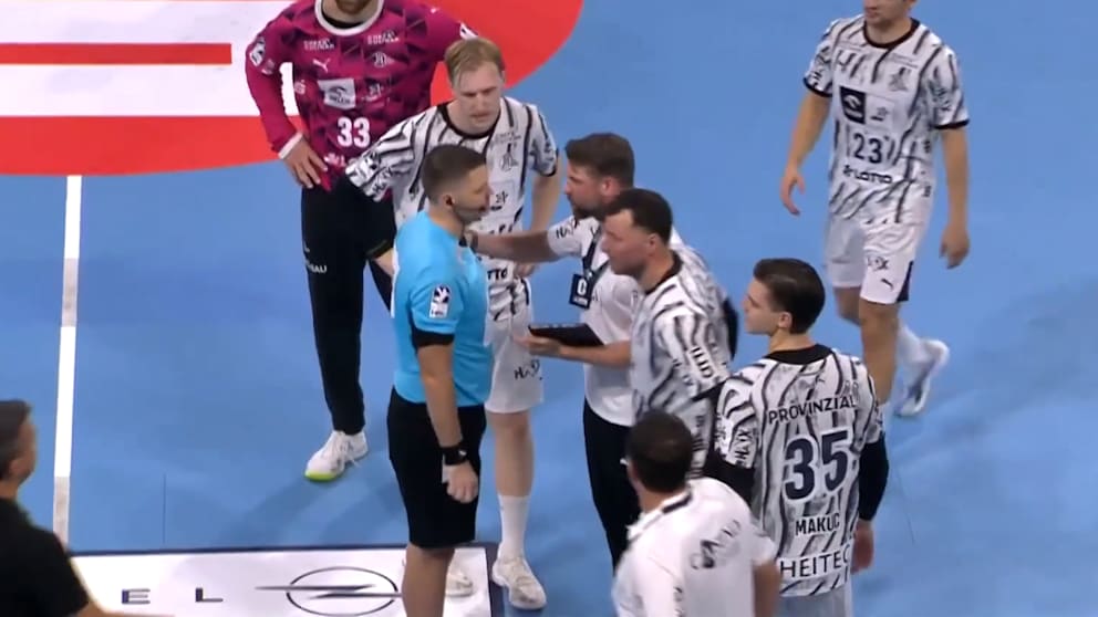 Schiedsrichter-Entscheidung sorgt für Drama beim Handball-Duell