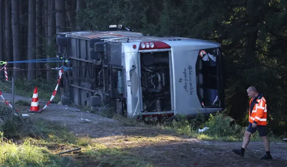 Schwerer Reisebusunfall auf der A96: Zwei Tote und mehrere Verletzte