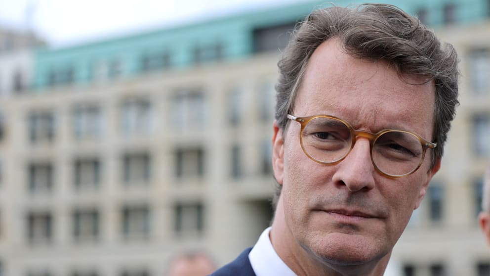 NRW-Ministerpräsident erwägt AfD-Verbot