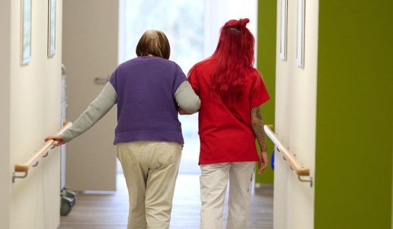 Pflegereform: SPD droht mit Blockade