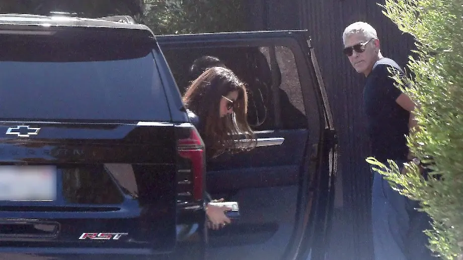 George Clooney steht Cindy Crawford in Trauer bei