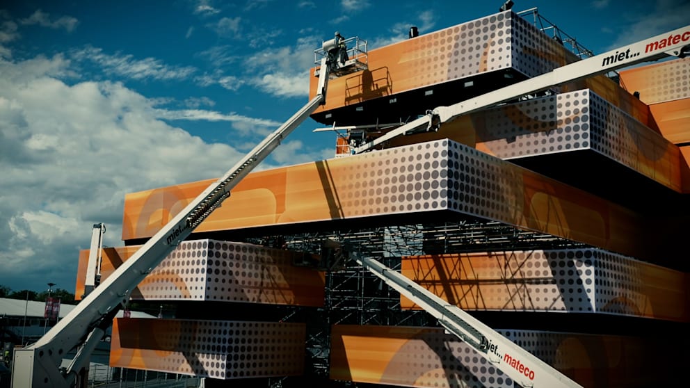 Aufbau der Mega-Bühnen beim „Glücksgefühle“-Festival 2026