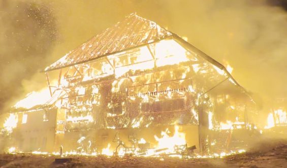 Großbrand im Schwarzwald: Bauernhaus in Flammen