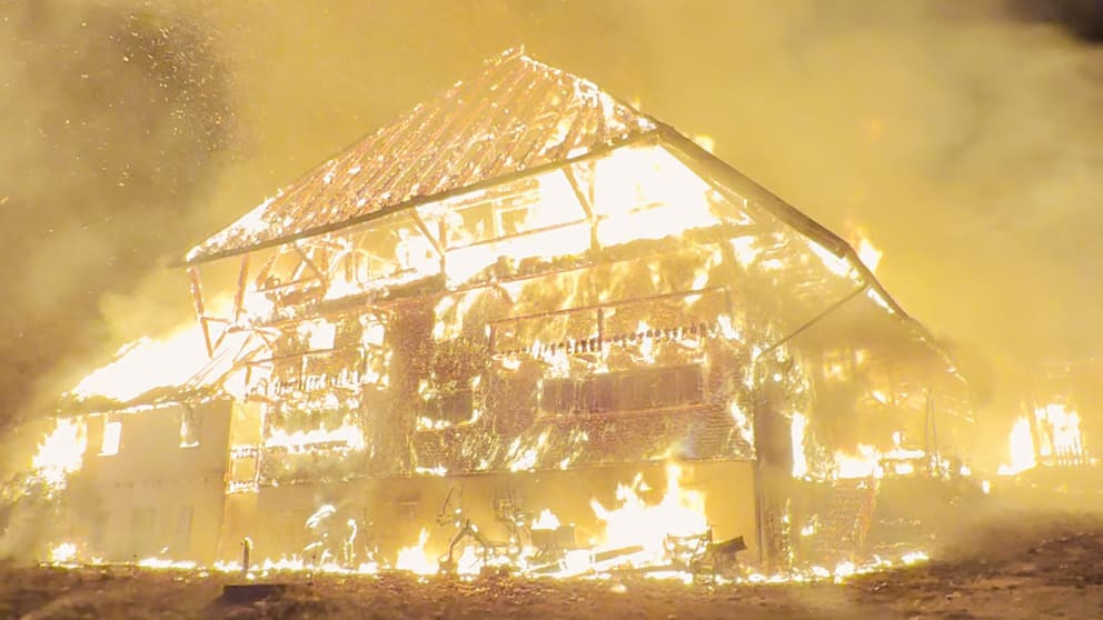 Großbrand im Schwarzwald: Bauernhaus in Flammen