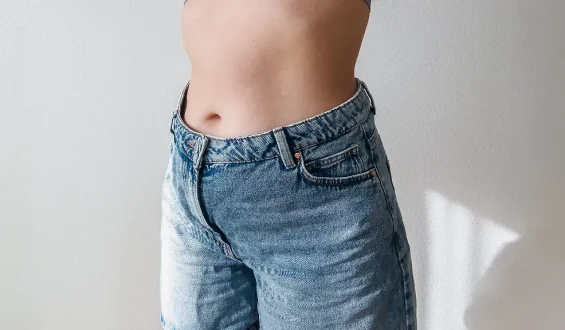 Die Cigarette-Jeans kehrt zurück – modischer Trend im Herbst 2026