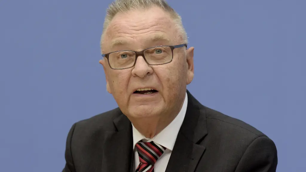 Ex-Verfassungsgerichtspräsident fordert Ende der AfD-Verbotsdebatte