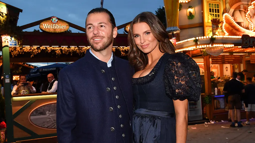Laura Wontorra und Riccardo Basile beim Oktoberfest