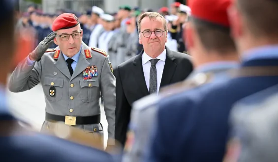 Generalinspekteur Breuer wechselt zur Nato: Dringende Nachfolgeregelung gefordert
