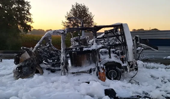 Gefahrgut-Transporter explodiert auf der A1 bei Bremen