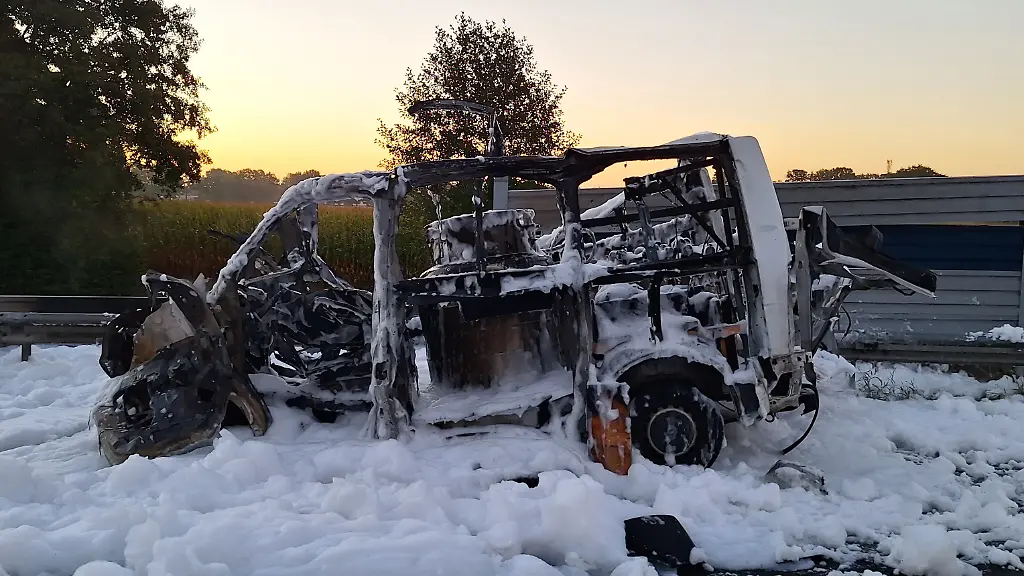 Gefahrgut-Transporter explodiert auf der A1 bei Bremen