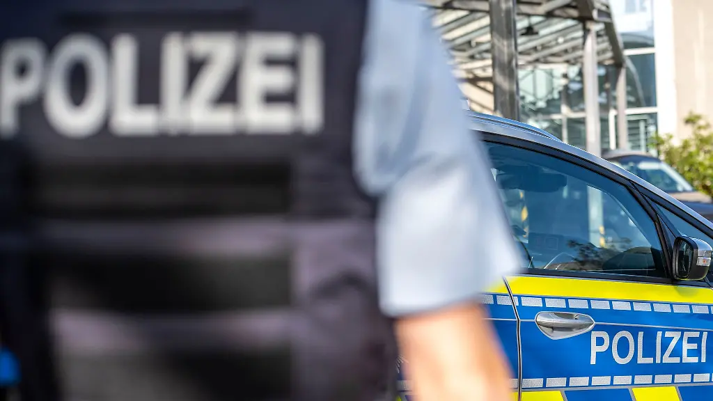 Zwei Gesuchte stellen sich nach tödlicher Messerattacke