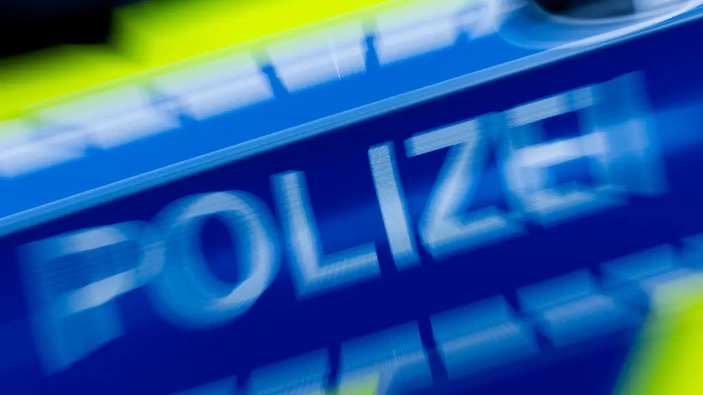 Fernfahrer mit schweren Verletzungen bittet um Hilfe auf Autohof in NRW