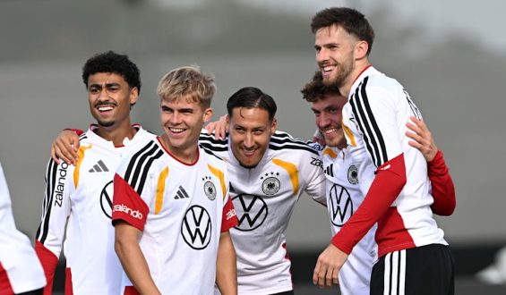 DFB-Neuling beeindruckt im ersten Kader von Jürgen Klopp