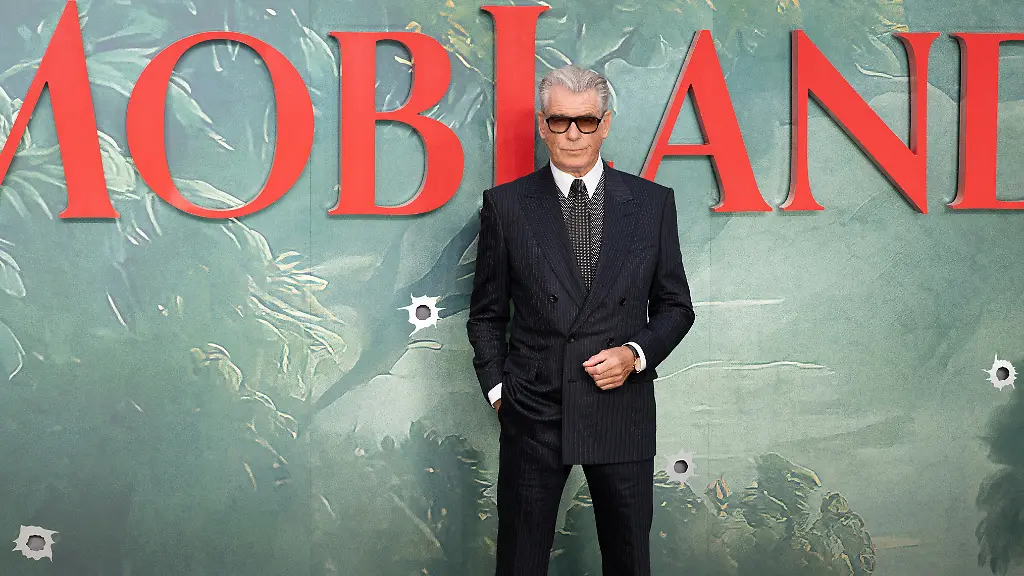 Pierce Brosnan entdeckt neue Freiheit als Gangsterboss