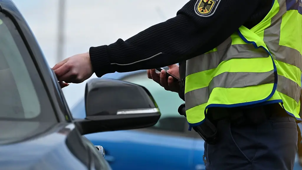 Polizei fasst seit acht Jahren gesuchten Mann bei Kontrolle