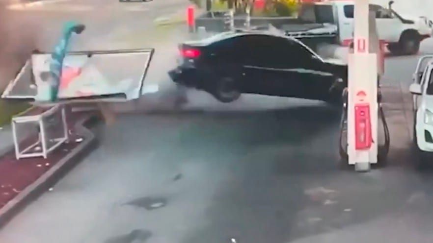 Autounfall an einer Tankstelle in Sydney