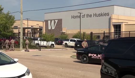 Abgeriegelte Highschool nach Schüssen eines 17-Jährigen in Texas