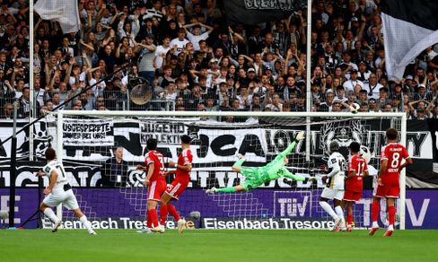 FC Bayern München siegt gegen SV Elversberg