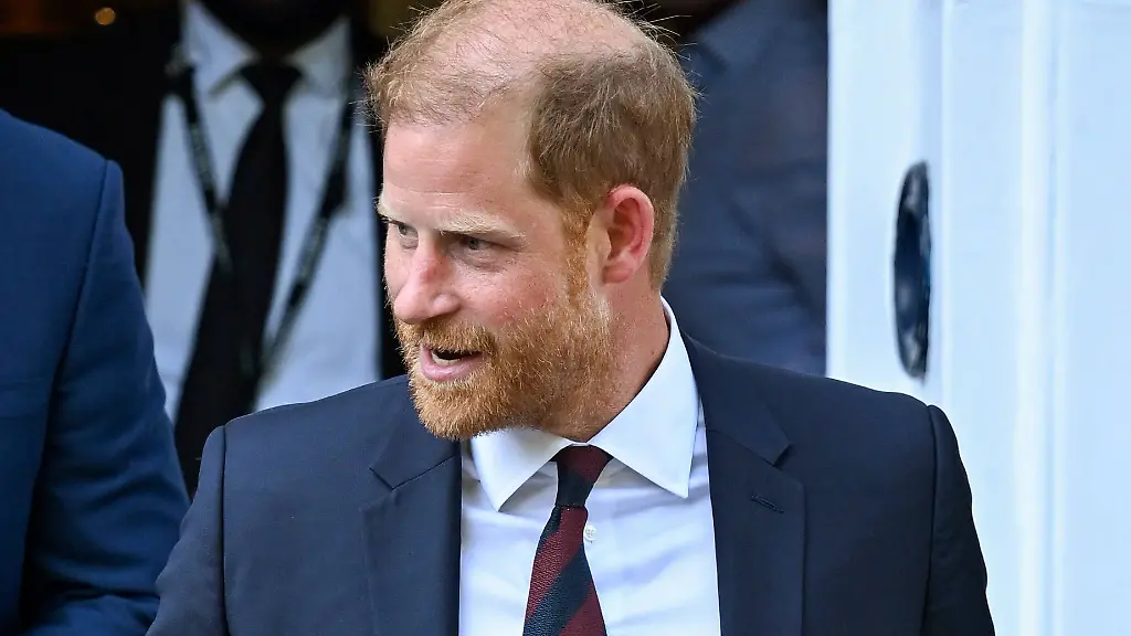 Prinz Harrys Erster Öffentlicher Auftritt in Großbritannien