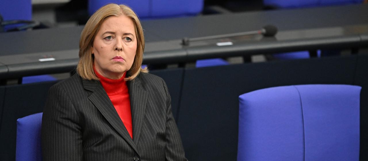 Debatte um Reformpläne im Bundestag: Arbeitsministerin Bas verteidigt Entwurf