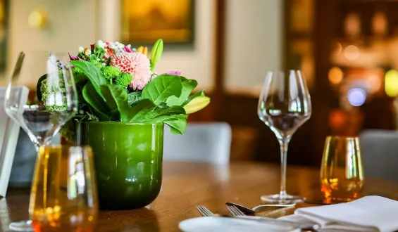 Wer zahlt im Restaurant, wenn andere die Zeche prellen?