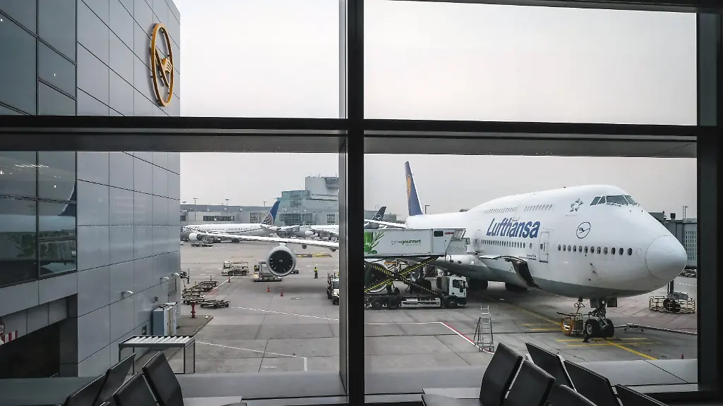 Lufthansa reagiert auf Kerosinengpass in Frankfurt