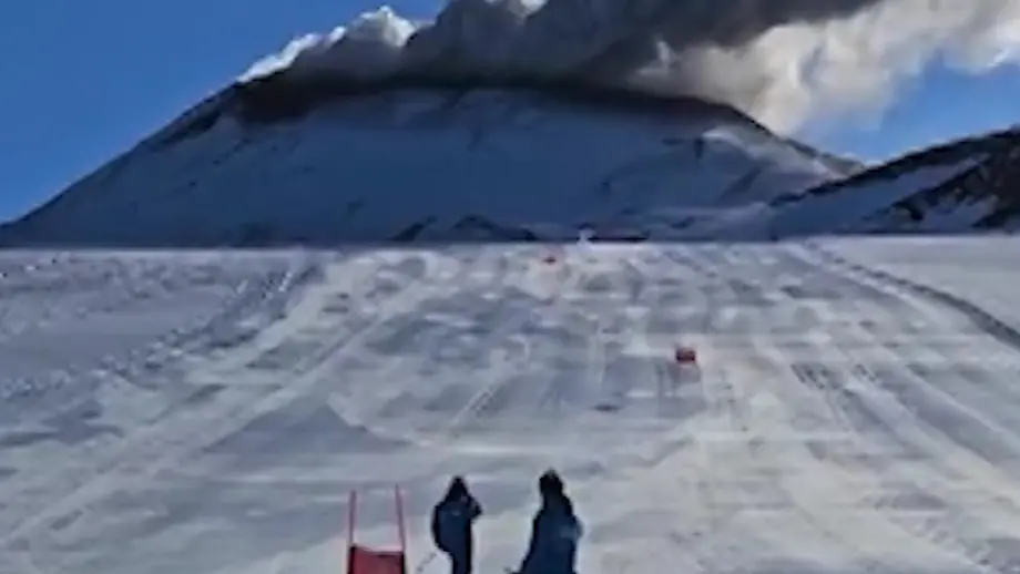 Vulkan wird nahe Piste aktiv