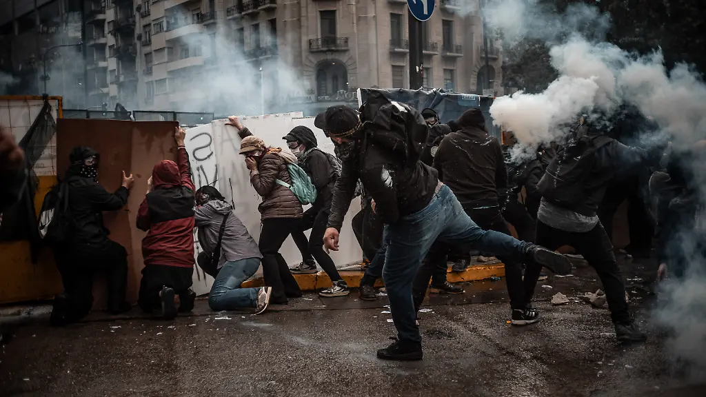 Eine Generation erhebt sich gegen Sparpolitik: Proteste von Frankreich bis Argentinien