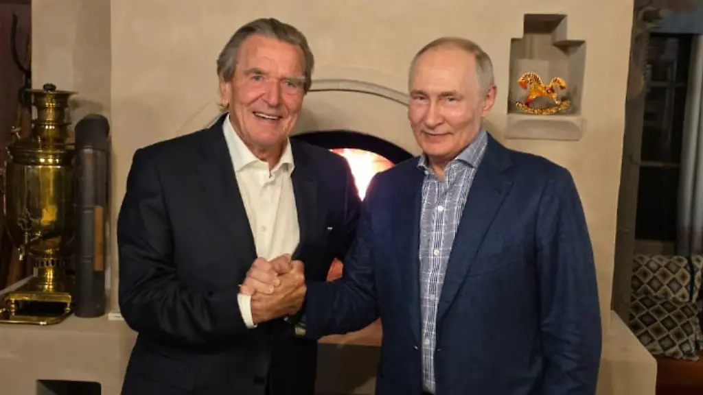 Kritik an Schröders Besuch bei Putins Geburtstagsfeier in Moskau
