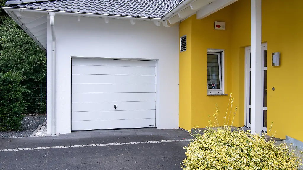Abwehrrecht verwirkt: Nachbar muss zu hohe Garage dulden