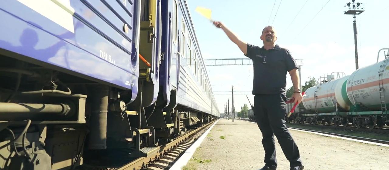 Arbeiten für die ukrainische Bahn: Ein gefährlicher Job in Kriegszeiten