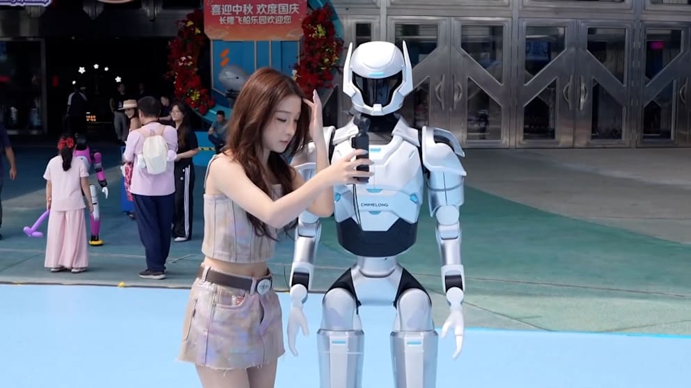 Eröffnung des weltweit ersten Großroboterparks in China