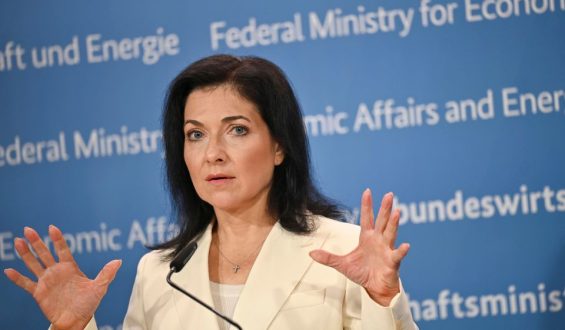 Reiche-Ministerium droht erfolgreichem Flüchtlingsprojekt mit Geldstopp