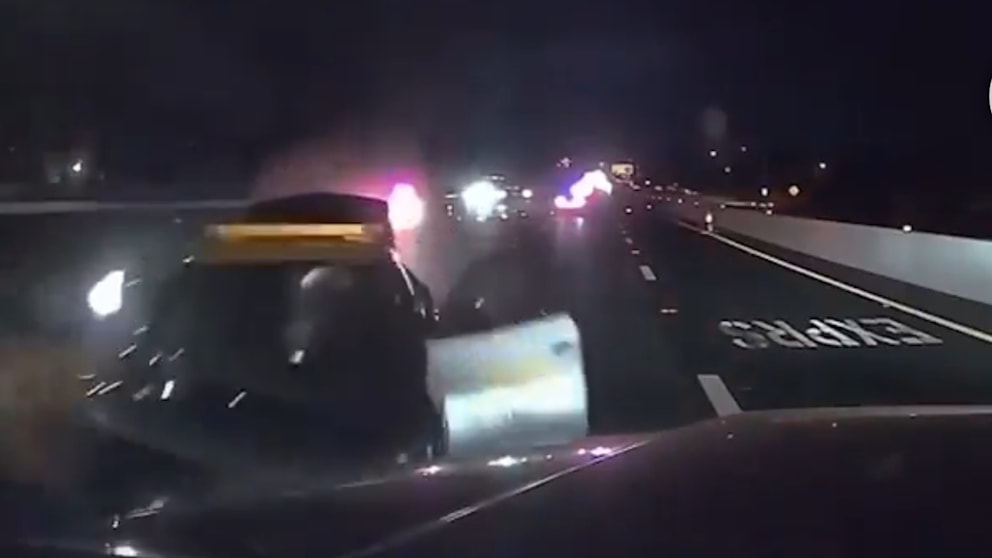 Tesla im Selbstfahrmodus kollidiert mit Polizeiauto
