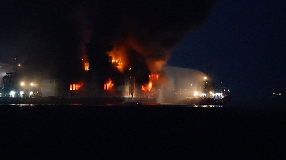 Großeinsatz der Seenotrettung: Fähre vor Indonesien in Brand