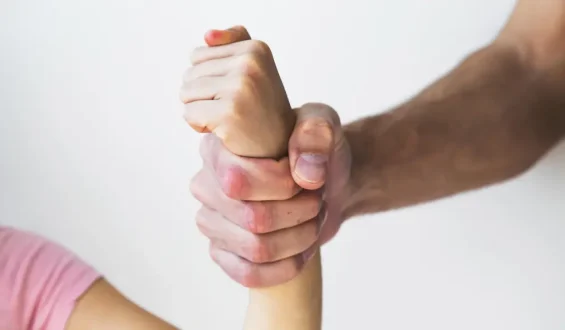 Reform für besseren Schutz von Opfern häuslicher Gewalt