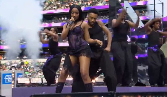 Beeindruckende Halftime-Show beim NFL-Spiel in London